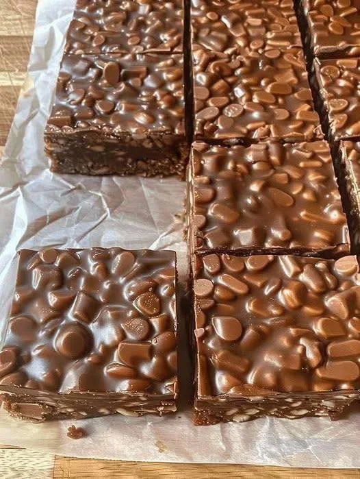 No-Bake Chocolate Peanut Butter Crunch Bars